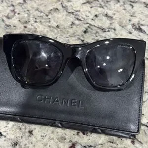CHANEL Black and Gold Sunglasses with Signature Embellishments Chanel Vintage Gold CC Logo Sunglasses Black GHW – Bag Religion main image 4